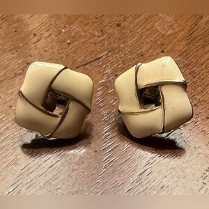 Vintage 1970s Sarah Coventry Alluring Cream Enamel Clip On Earrings